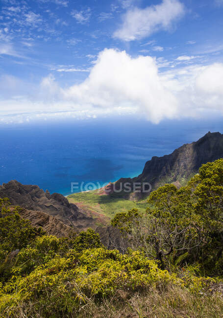 Na Pali Cliffs, Кауаи, Гавайи — стоковое фото