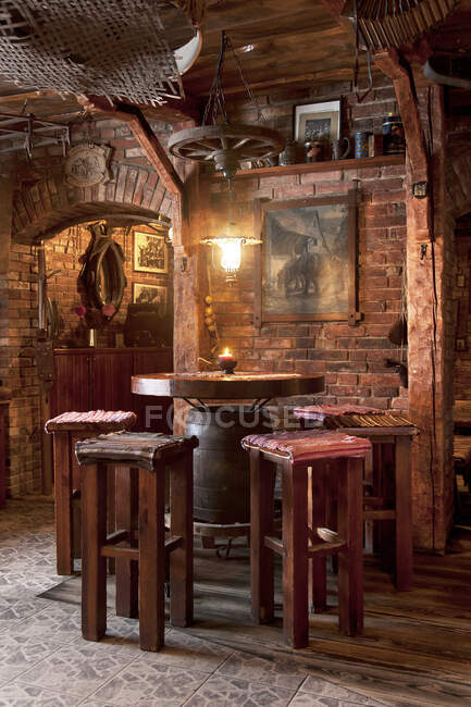 A hotel with old fashioned retro styled rooms, and rustic objects, bar table and stools. — Stock Photo