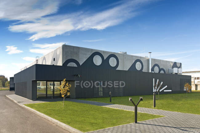 Edifício moderno da fábrica Exterior — Fotografia de Stock