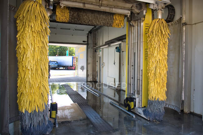 Interior de lavado de autos vacío - foto de stock
