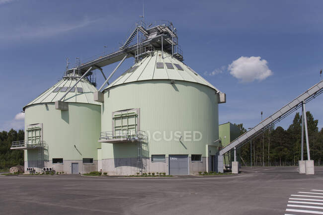Power Plant Exterior, storage tanks — Stock Photo