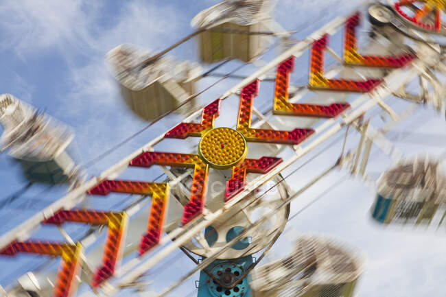 Amusement Park Ride, blurred motion — Stock Photo