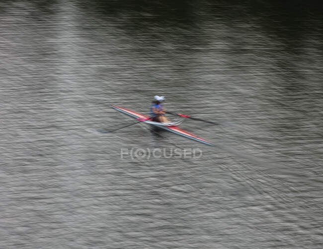 A single scull boat and rower on the water, view from above. — Stock Photo