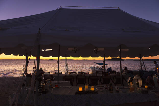 Dinner tent, Isla Espiritu, Sea of Cortes — Stock Photo