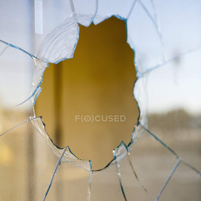 Vidrio roto, cristal de la ventana, patrón de vidrio agrietado - foto de stock