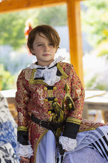 Портрет милий семирічний хлопчик, одягнений як пірат — стокове фото
