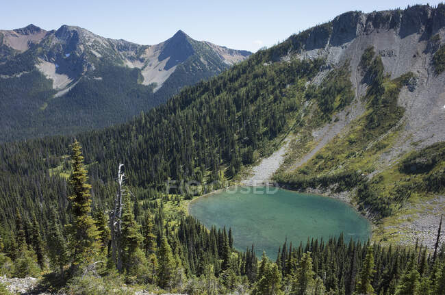 View of Hopkins Lake in a valley from the Pacific Crest Trail — Stock Photo