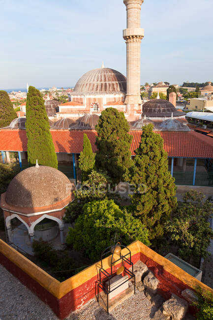 Vista sulla città e moschea di Rodi, Rodi, Isole del Dodecaneso, Grecia — Foto stock