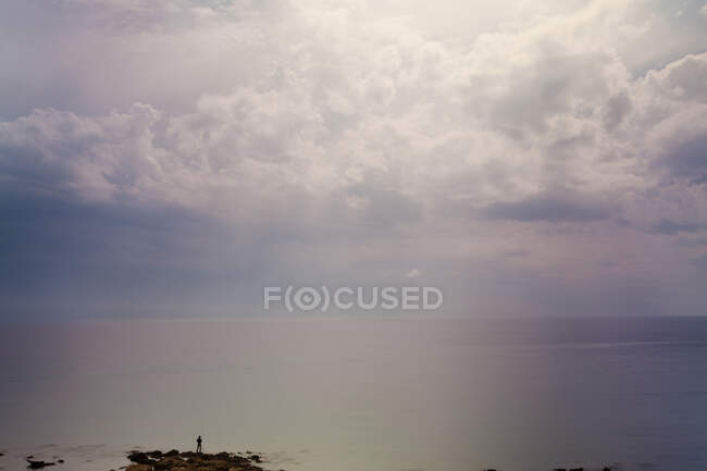 Человек рыбалка, остров Родос — стоковое фото