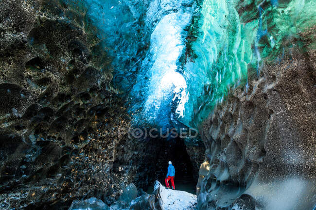 Glacial Ice Cave, Svinafellsjokull glacier, Skaftafell National Park, Iceland — Stock Photo