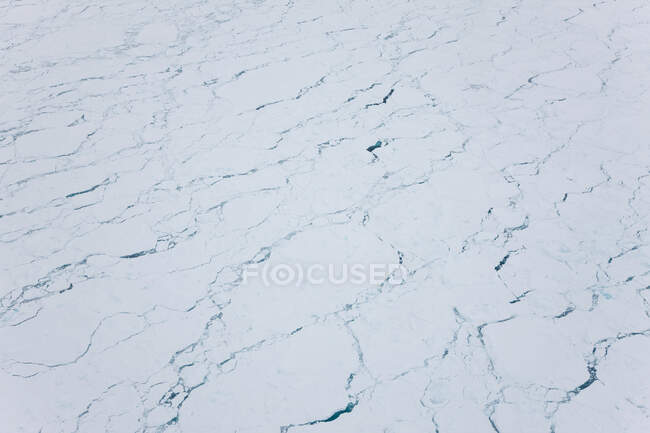 Vista aérea sobre hielo marino, Kulusuk, Groenlandia - foto de stock