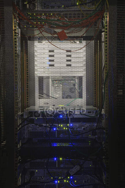 Servidor de computador no armário, vista de close-up — Fotografia de Stock
