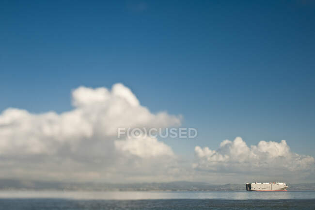 Shipping tanker on ocean. Industrial Ship — Stock Photo
