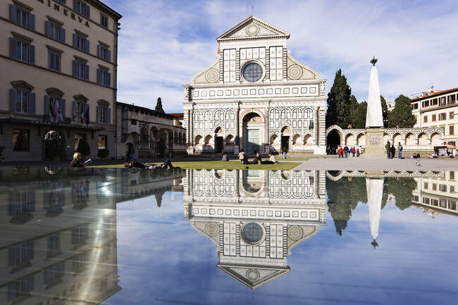 Church reflected in pond in town square. — Stock Photo