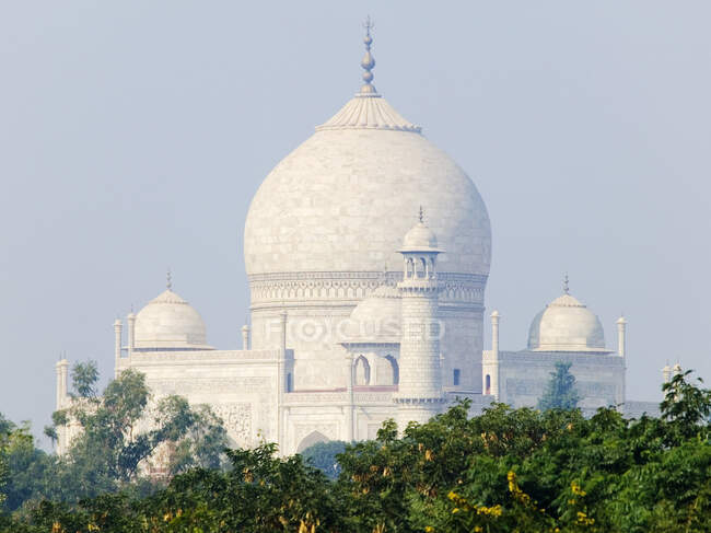 Kuppel des Taj Mahal und Minarette. — Stockfoto