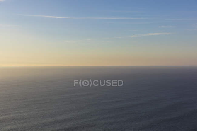 Vasto oceano e céu ao entardecer, Manzanita, costa do Oregon — Fotografia de Stock