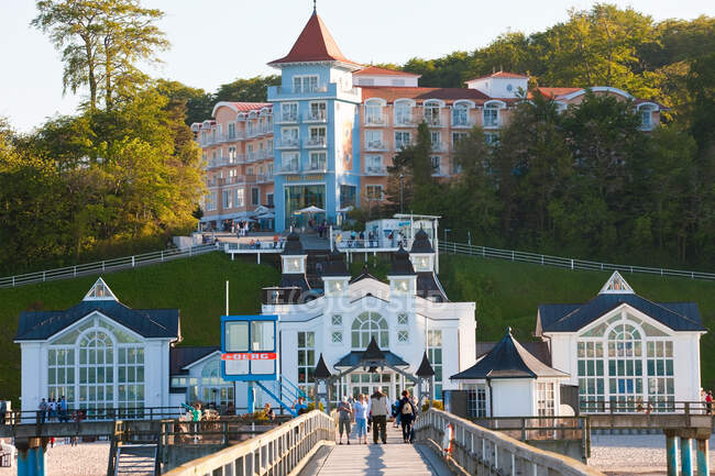 Pier at Sellin, Rgen Island, Baltic coast, Mecklenburg-Western Pomerania, Germany — Stock Photo