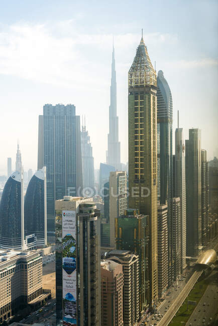 Blick auf die Innenstadt von Dubai, Wolkenkratzer, moderne Architektur, Sheikh Zayed Road, Dubai, Vereinigte Arabische Emirate — Stockfoto