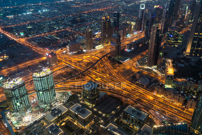 Blick vom Burj Khalifa in der Abenddämmerung, Dubai, Vereinigte Arabische Emirate, Vereinigte Arabische Emirate. — Stockfoto
