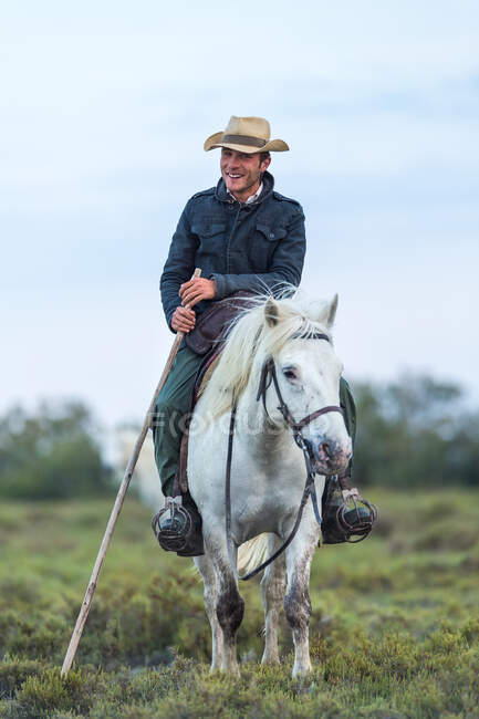 Гардиан, ковбой-всадник Камарга — стоковое фото