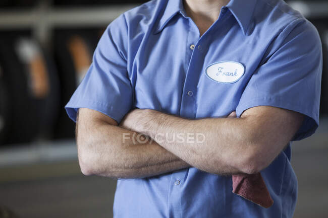 Torso of a mechanic in an auto repair shop — Stock Photo