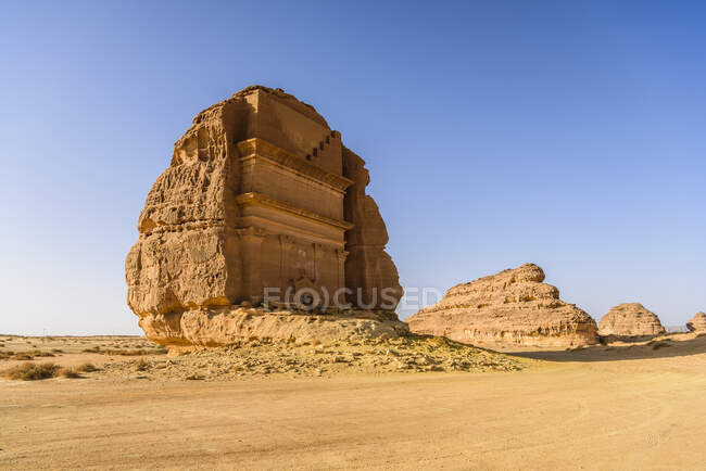 Hegra, également connu sous le nom de Madain Salih, site archéologique, tombes rupestres sculptées de roche nabatéenne — Photo de stock