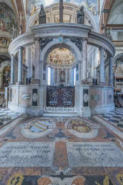 Interno della Cattedrale di Verona, Verona, Italia. — Foto stock