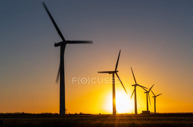 Windenergieanlagen im Windpark — Stockfoto