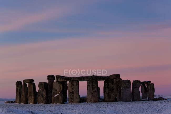 Winter at Stonehenge, Wiltshire, Inglaterra, Reino Unido - foto de stock