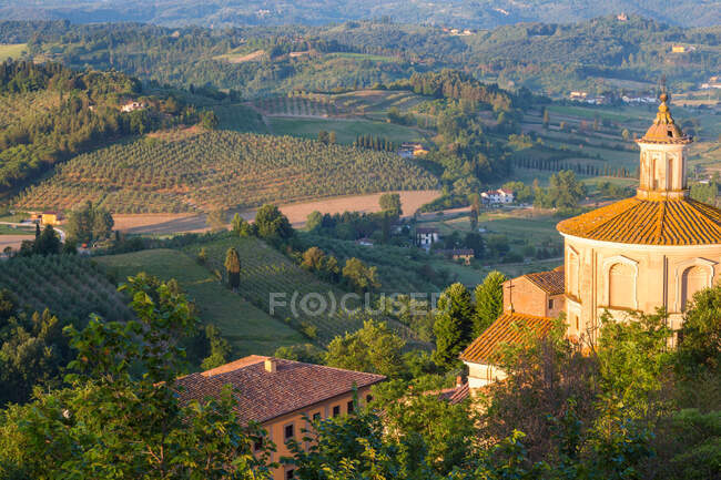 Prato del Duomo hilltop marco e campo em torno de San Miniato perto de Florença. — Fotografia de Stock