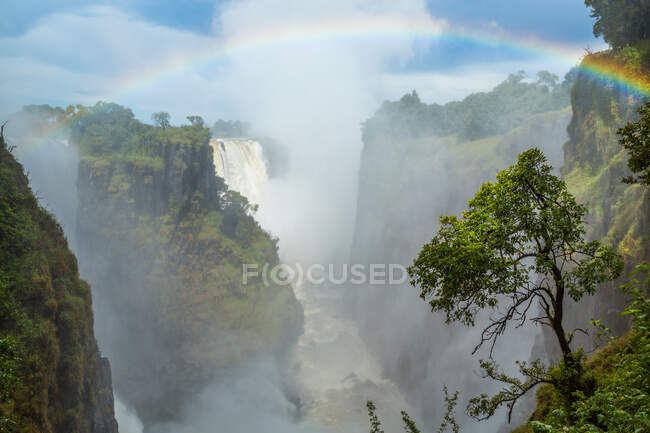 Victoria Falls, the Zambezi river waterfalls viewed from the cliffs of Zimbabwe — Stock Photo