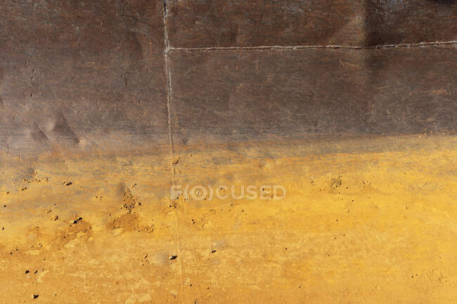 Rusty and worn metal sheet, corrosion. — Foto stock