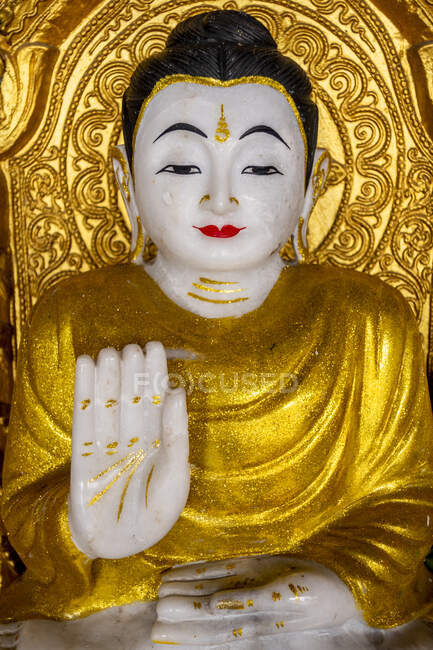 Statue im Chaukhtatgyi Buddha Tempel, Yangon, Myanmar — Stockfoto