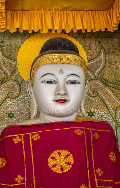 Statua di Buddha a Shwedagon Pagoda Myanmar — Foto stock