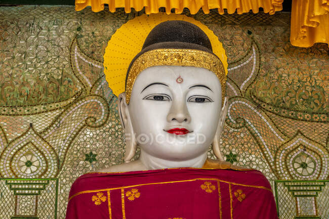 Buddha-Statue in der Shwedagon Pagode, Myanmar — Stockfoto