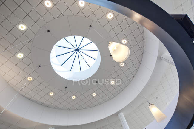 A view from below to a round dome ceiling with a central skylight. — Stock Photo