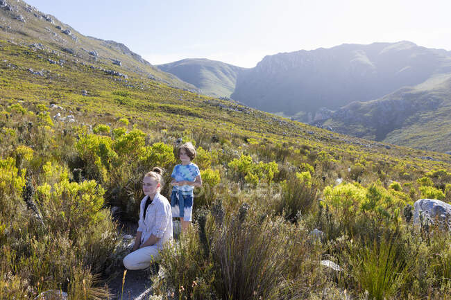Family hiking a nature trail, Phillipskop nature reserve, Stanford, South Africa. — Stock Photo