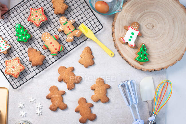 Overhead view, Christmas decorated cookies, iced biscuits. — Stock Photo