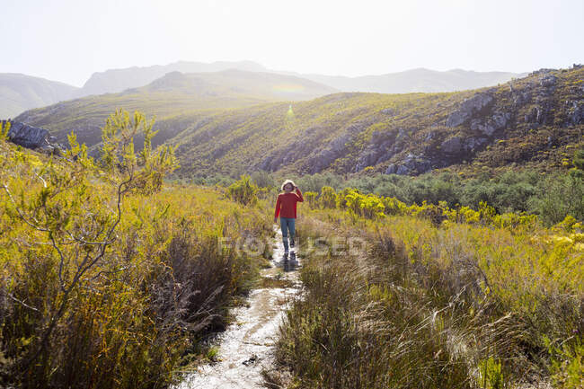Child on nature trail, Stanford, South Africa. — Stock Photo