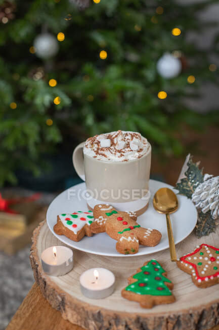 Vista aerea, biscotti decorati di Natale, biscotti ghiacciati. — Foto stock