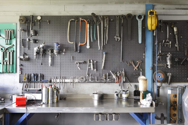 Garage atelier planche à outils — Photo de stock