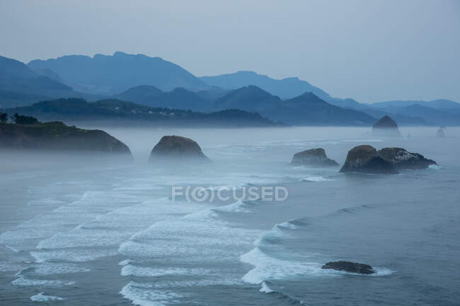 Indian Beach on Ecola State Parl with mist over waves breaking at dawn. — Stock Photo