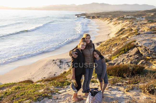 Mother and her children, Walker Bay Reserve, South Africa — Stock Photo