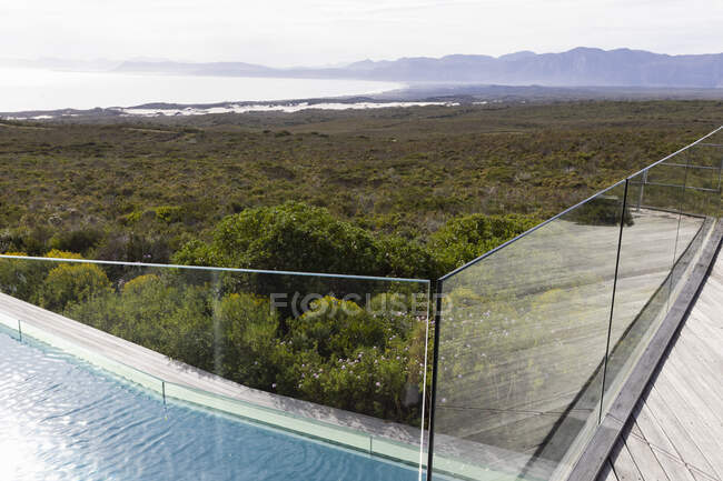 A terrace overlooking a green shrub fynbos landscape — Stock Photo
