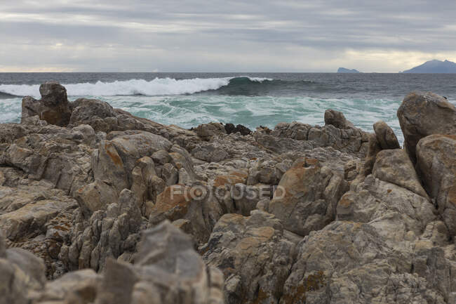 Rock formations and ocean, De Kelders, Western Cape, South Africa. — Stock Photo