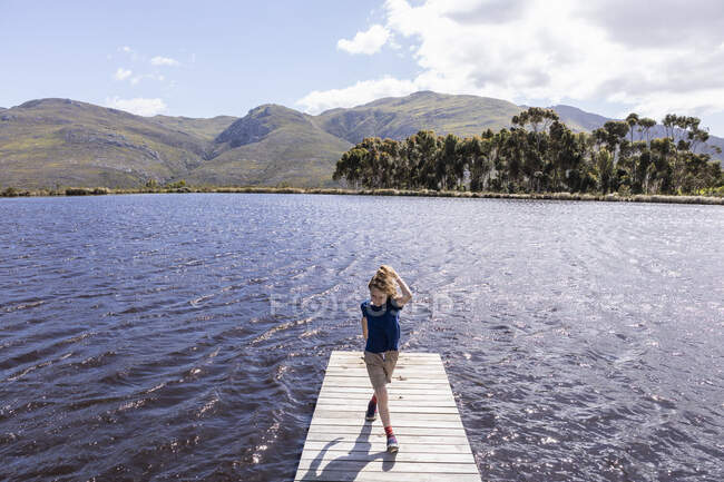 Children on boat launch, Stanford Valley Guest Farm, Stanford, Western Cape, South Africa. — Stockfoto
