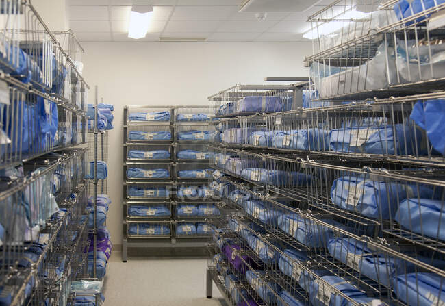 Storage room in a modern hospital, rows of sterile equipment packs in blue fabric. — Foto stock
