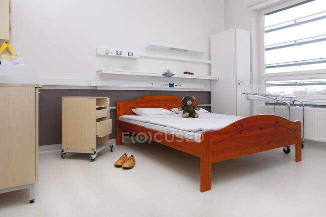 Um quarto de paciente em um hospital moderno. — Fotografia de Stock