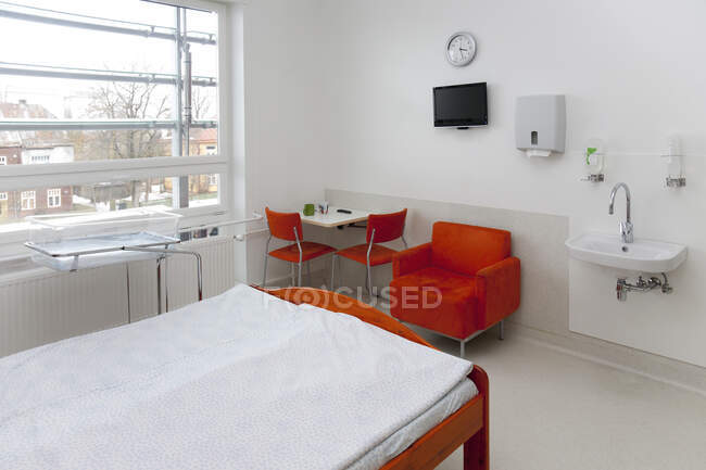 A patient room in a modern hospital. — Stock Photo