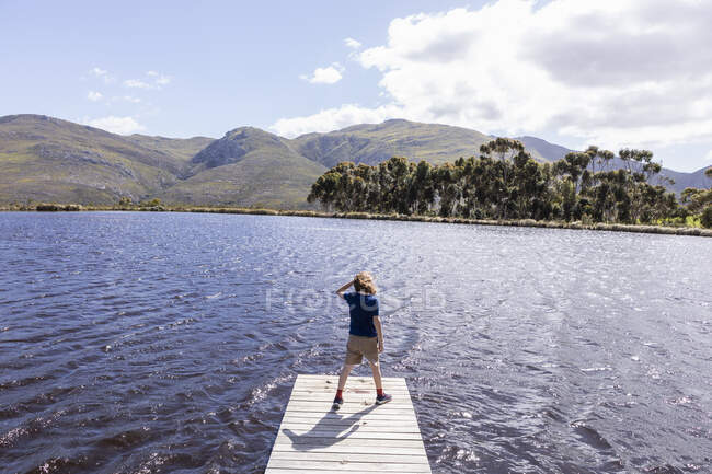 Children on boat launch, Stanford Valley Guest Farm, Stanford, Western Cape, South Africa. — Stockfoto